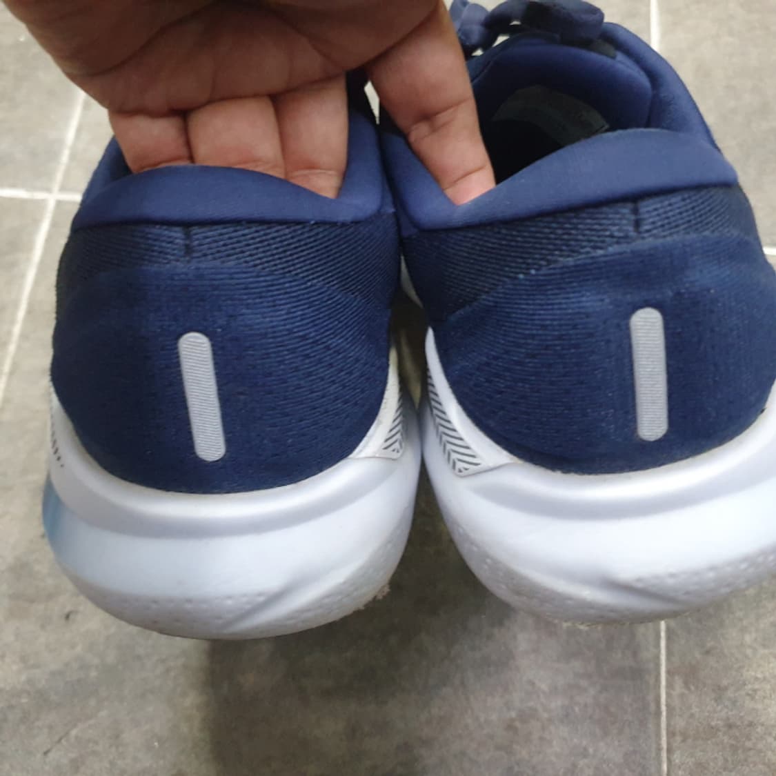 BROOKS 브룩스 아드레날린 GTS 24 남자러닝화(285) 상품이미지4