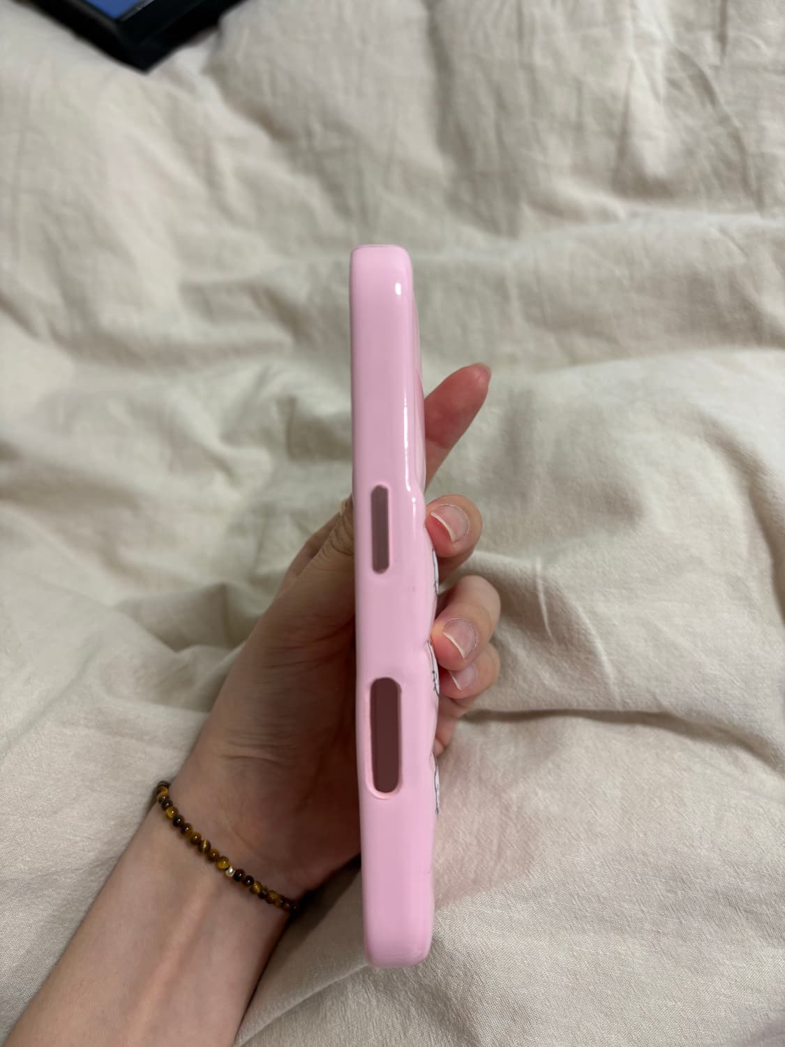 어반 소피스티케이션 아이폰 16 헬로키티 상품이미지4