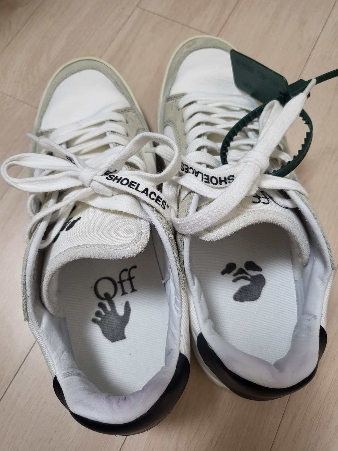 오프화이트 스니커즈 240 상품이미지3