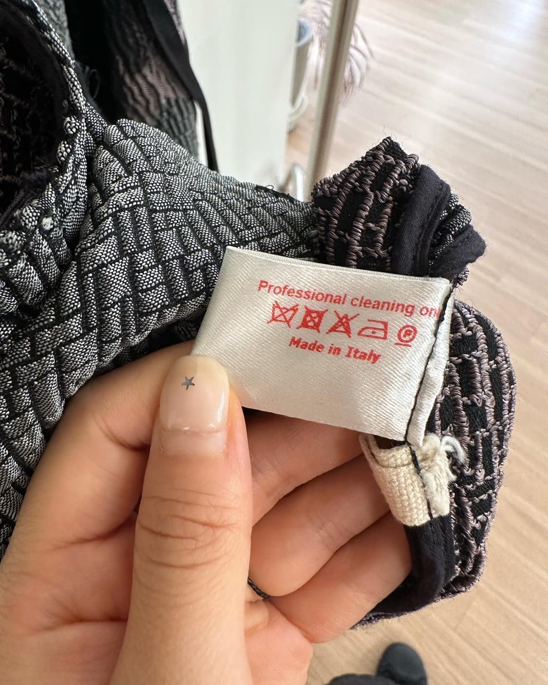 마르니 브라운 프론트 오픈 아세테이트 슬리브리스 자켓  상품이미지9