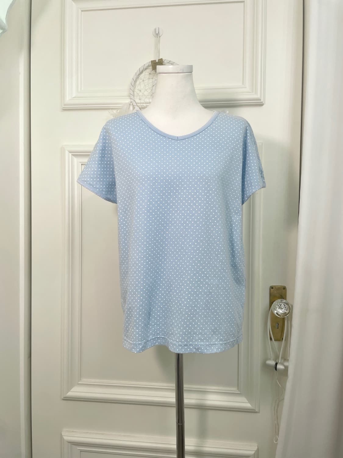 sky blue white dot half top 상품이미지1