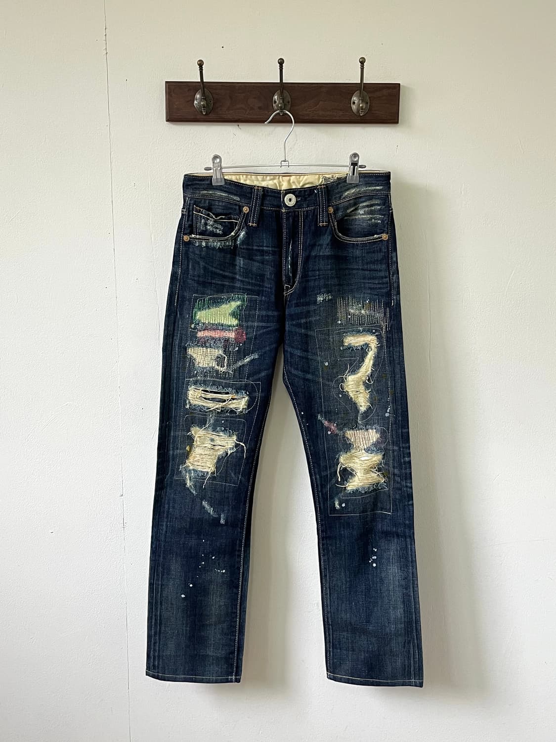 Levi’s 스티치 페인팅 데님 팬츠 상품이미지1