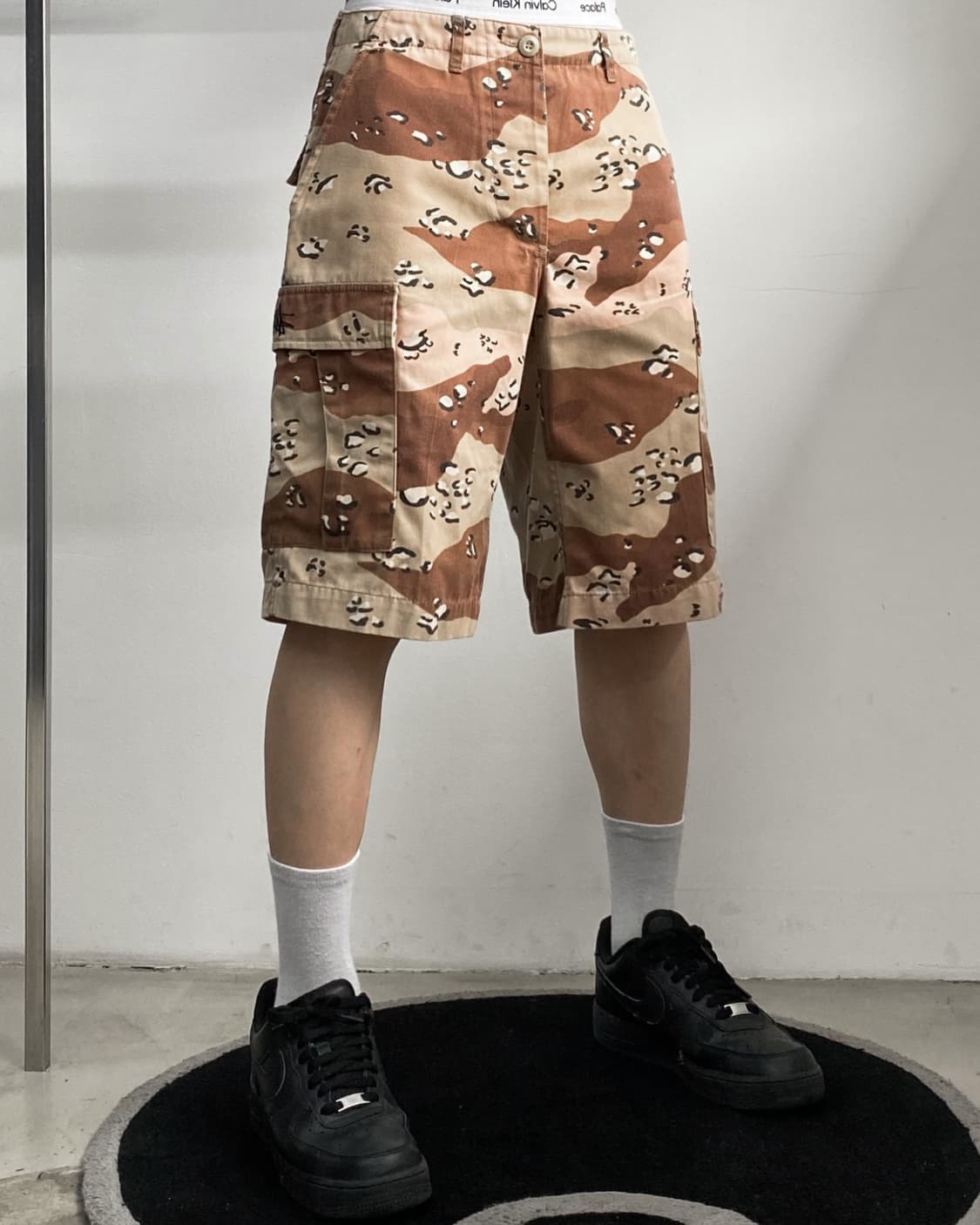 스투시 90‘s 스탁 로고 초코칩 카모 포켓 하프팬츠 상품이미지1
