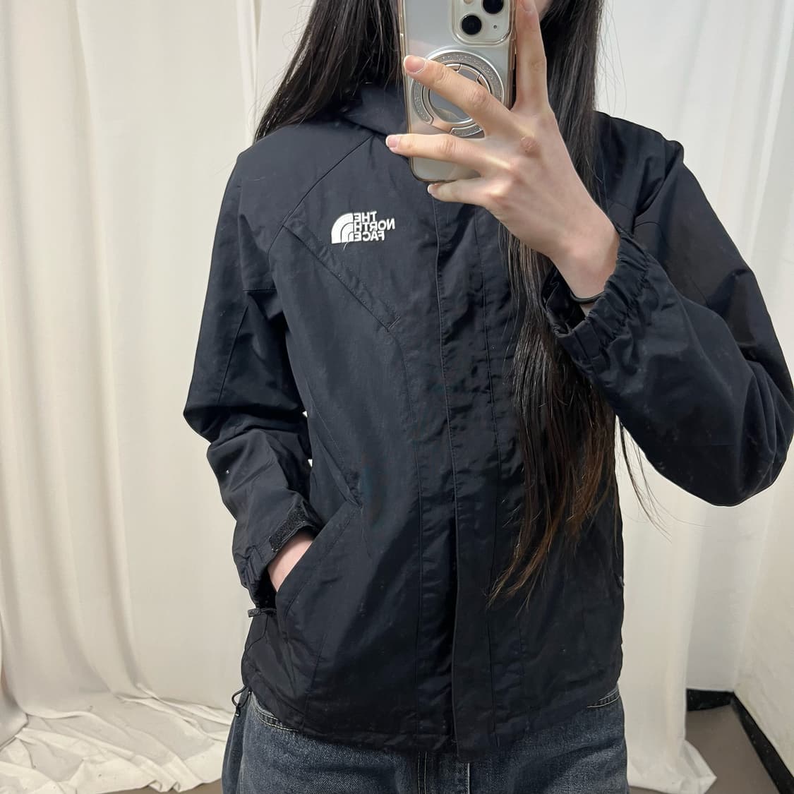 The North Face black windbreaker 상품이미지3