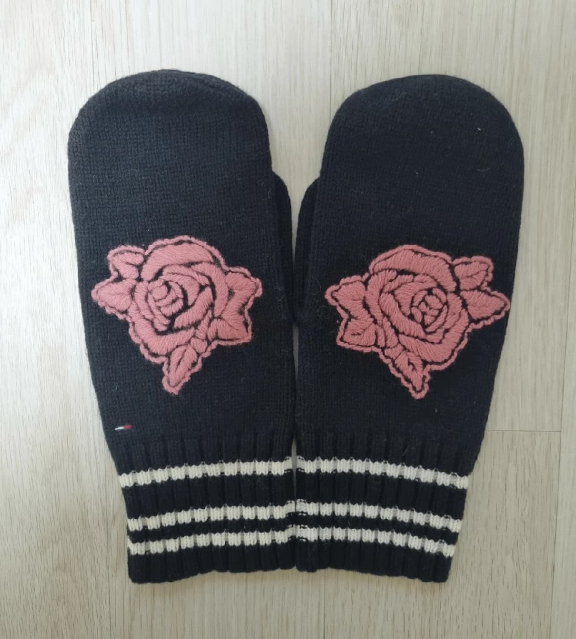 타미힐피거 장미 자수 벙어리 니트 장갑 상품이미지1