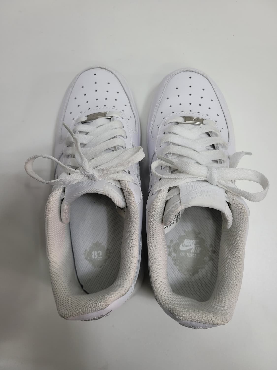 나이키 에어포스1 '07로우 화이트 스니커즈 / 230사이즈
 상품이미지6