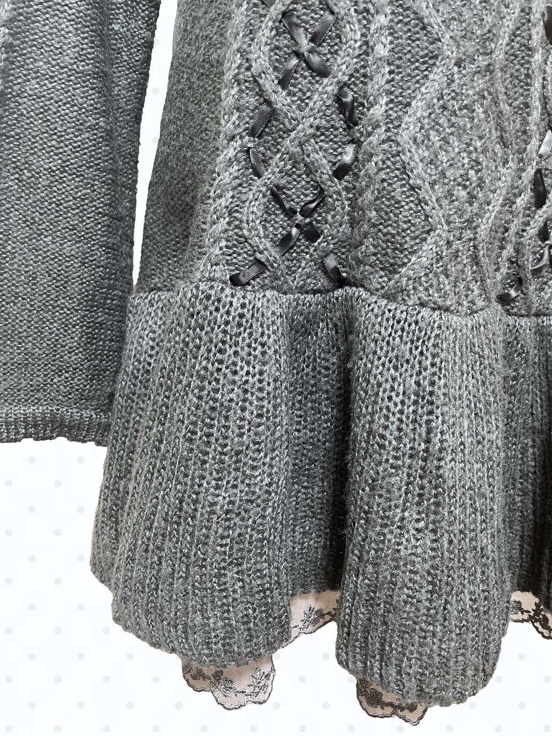 🩶axesfemm엑시즈팜 그레이 레이스 터틀넥 아일렛 리본 니트 원피스 상품이미지5