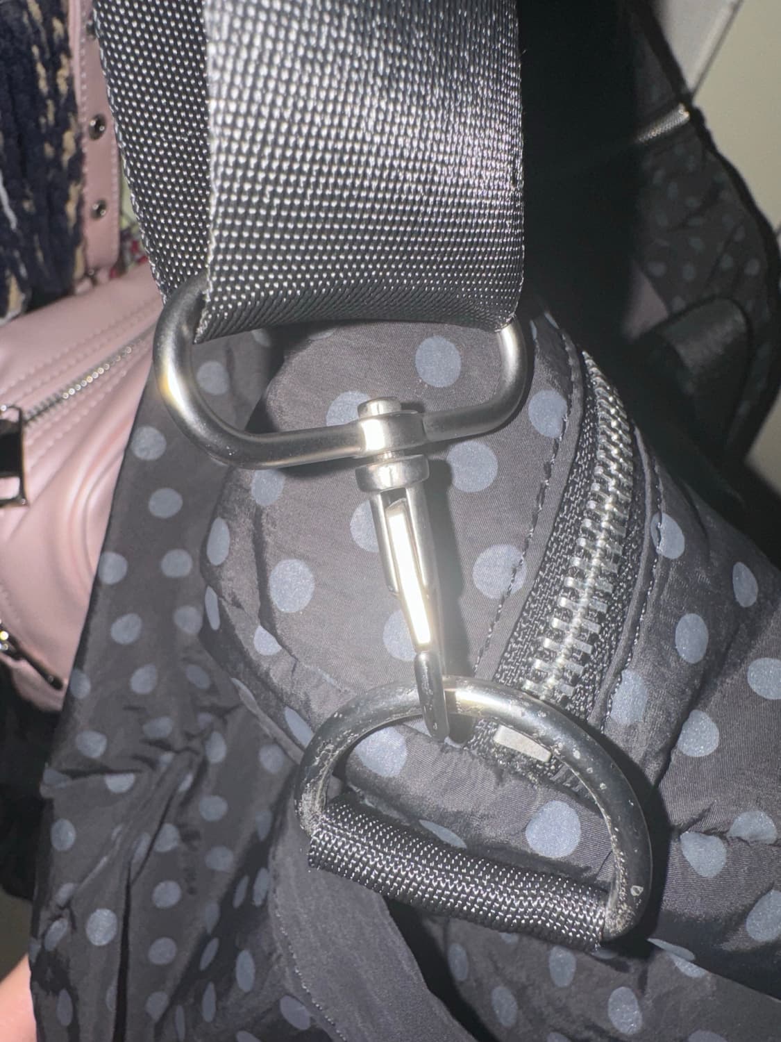 허그유어스킨 코리락쿠마 멀티 더플백 차콜 상품이미지4