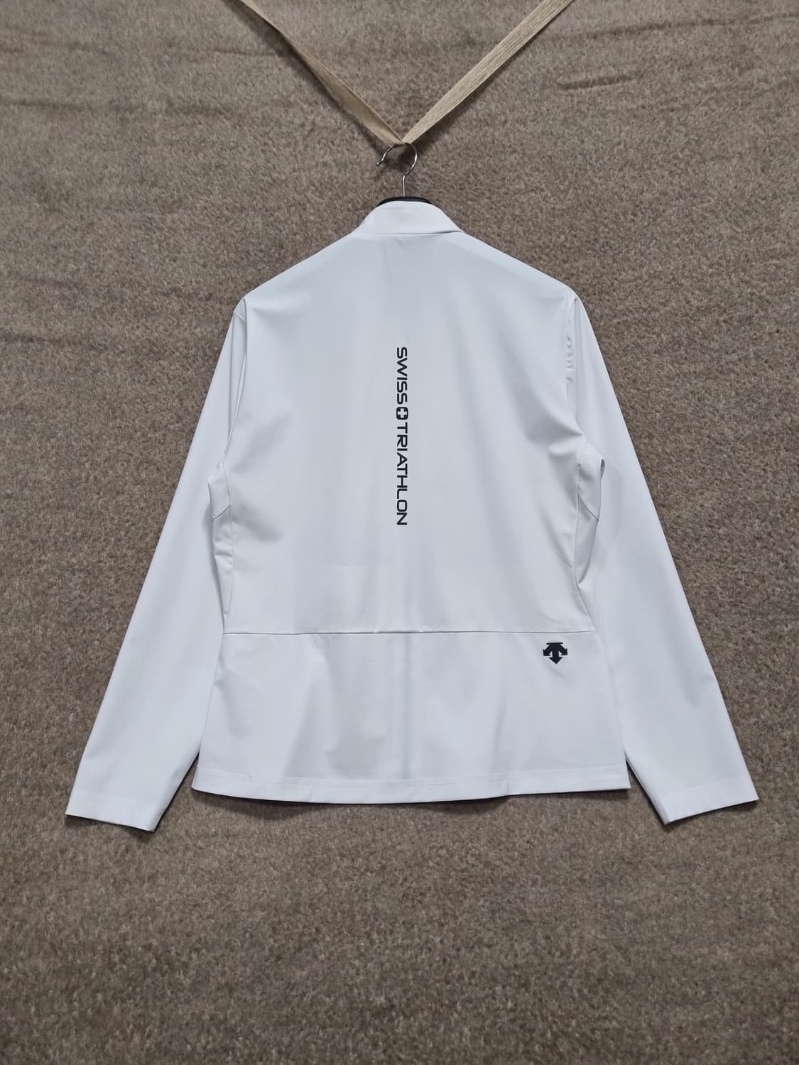 데상트 남성 스위스 트라이애슬론팀 기능성 집업 상품이미지2