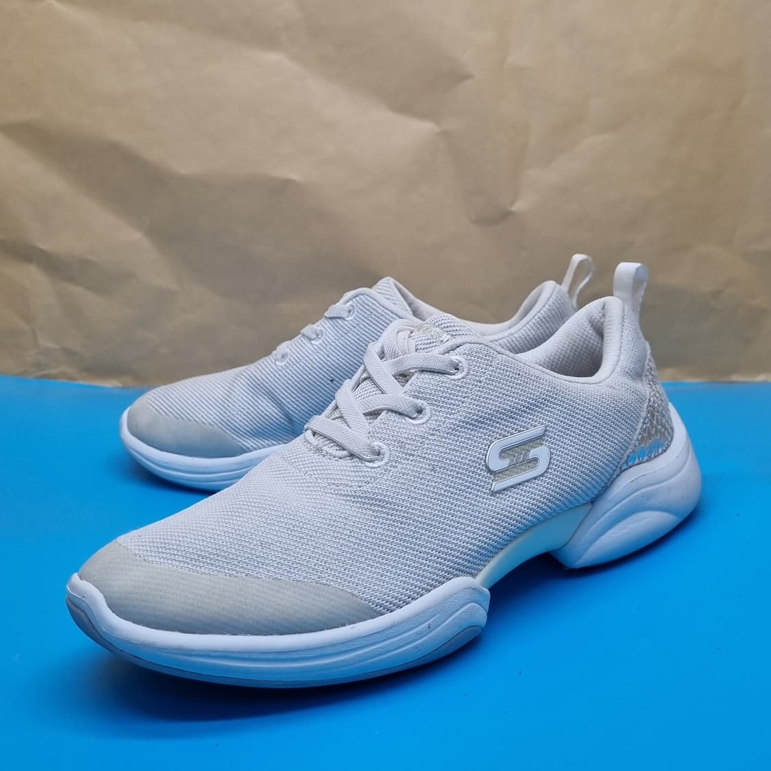 스케쳐스 메모리폼 여성운동화235  상품이미지1