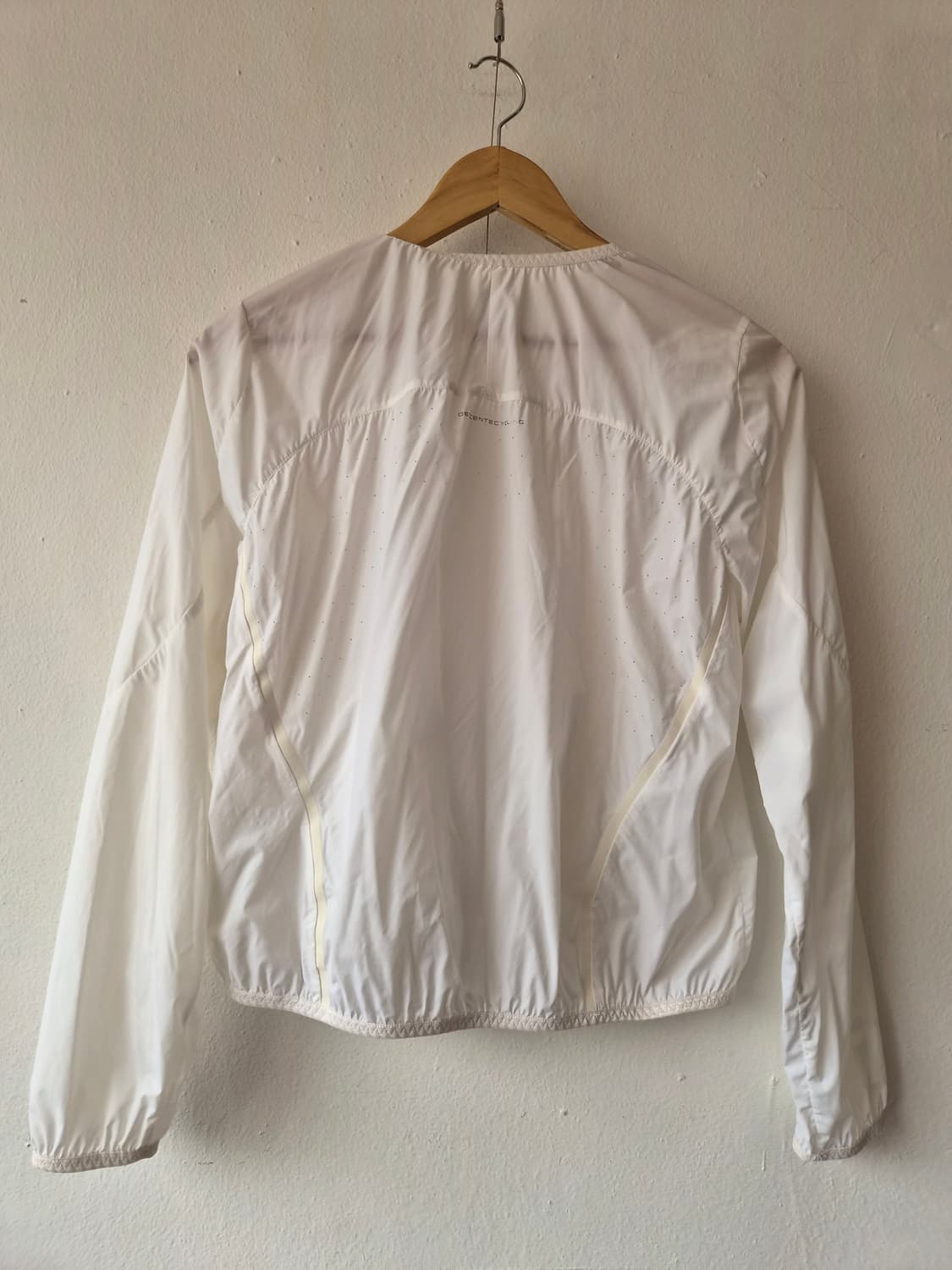 데상트 여성 트레이닝 벡터 버닝 스웻 바람막이 90사이즈 상품이미지3