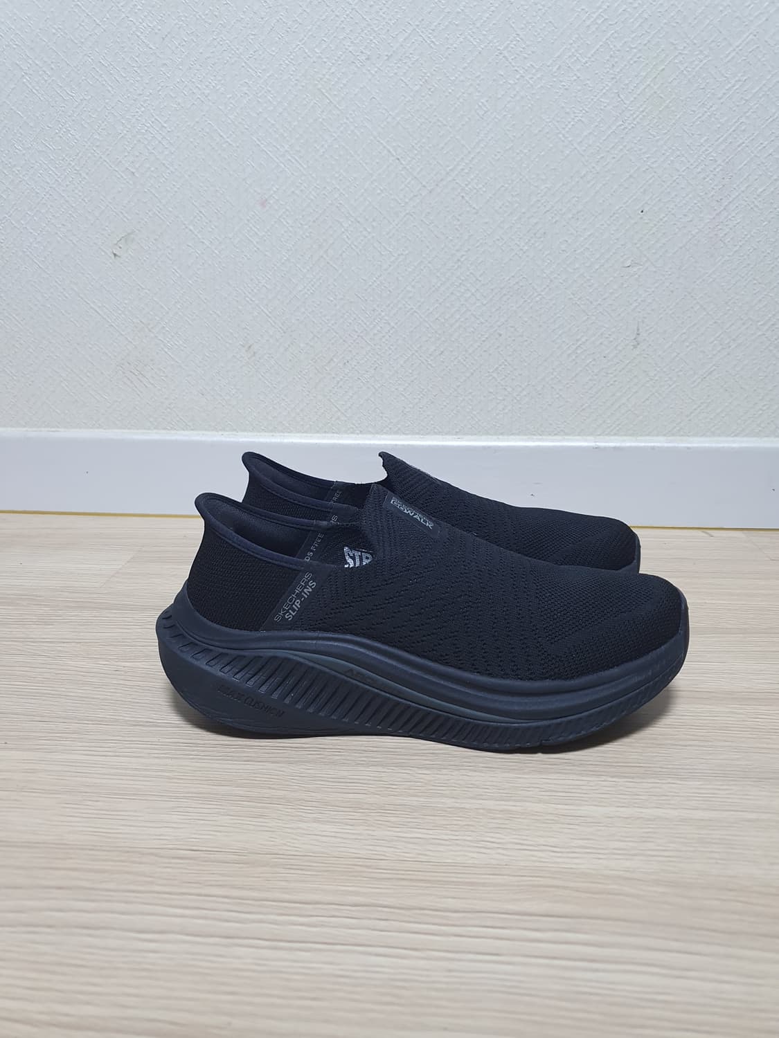 스케쳐스 맥스쿠셔닝 슬립온 255 상품이미지1