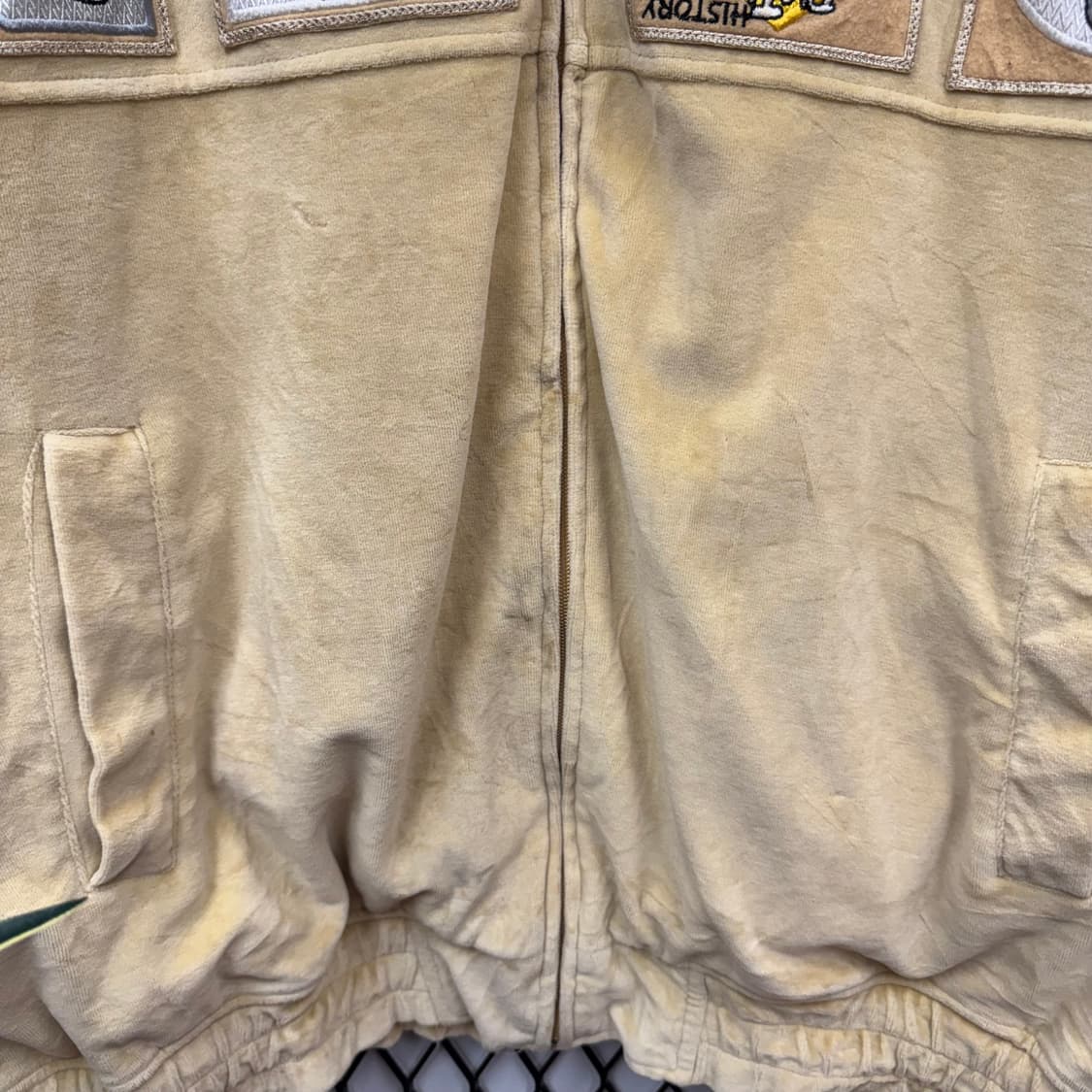 90s 빈티지 올드스쿨 벨벳 트랙자켓 전면 패치 디테일 옐로 상품이미지8