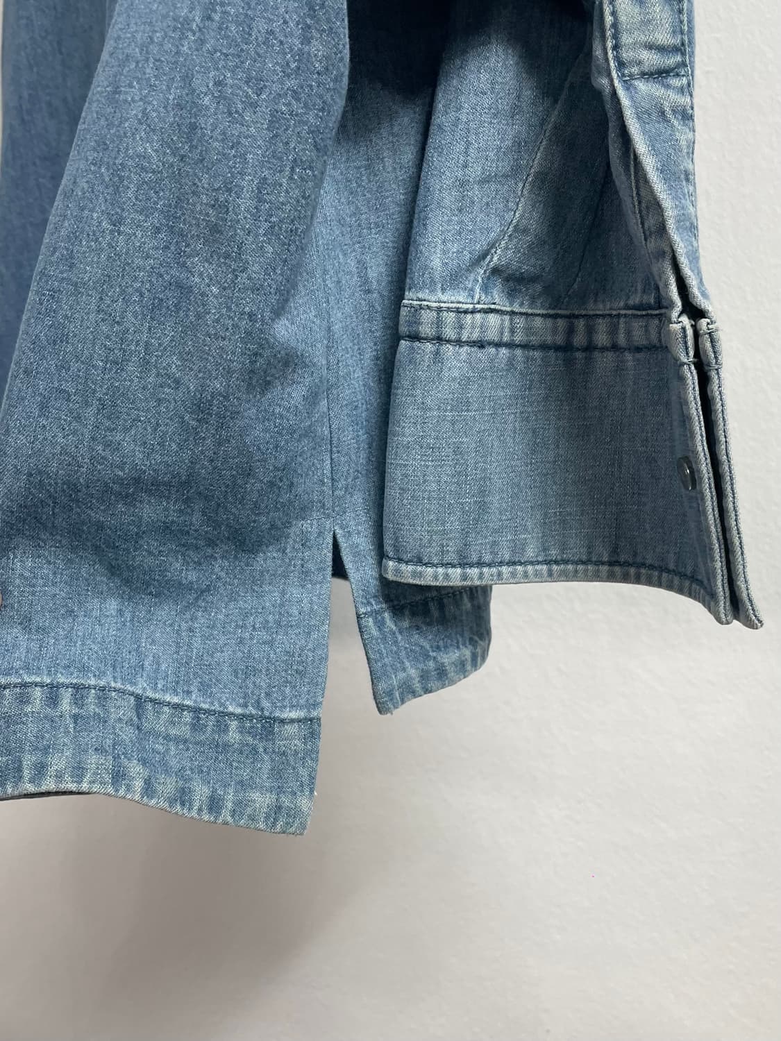 발렌티노 우먼스 v로고 샴브레이 블라우스 (on.620)   상품이미지4