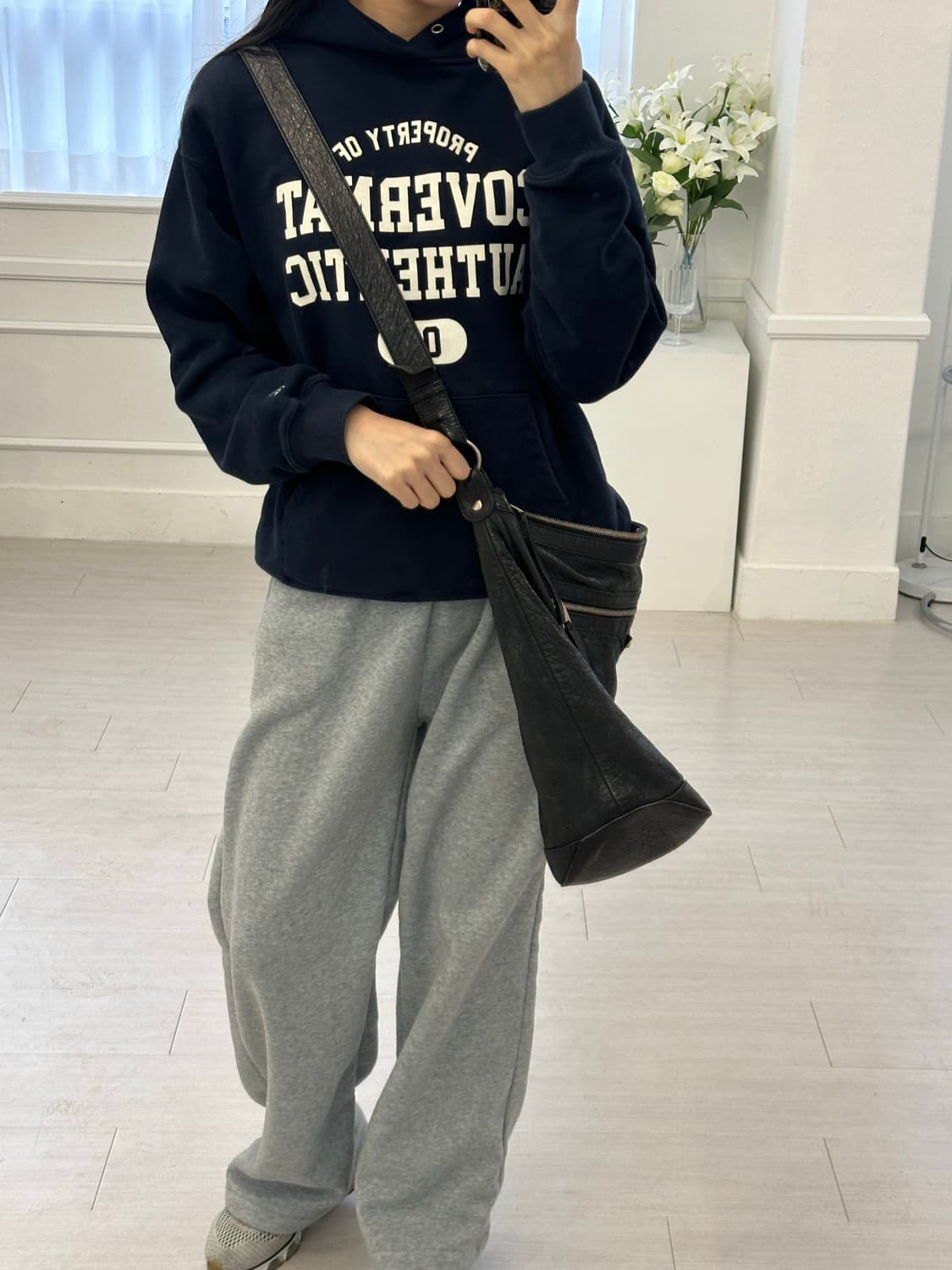 ❌거래중[A+ 정품] 발렌시아가 시티 모터백 커리어 블랙 상품이미지8