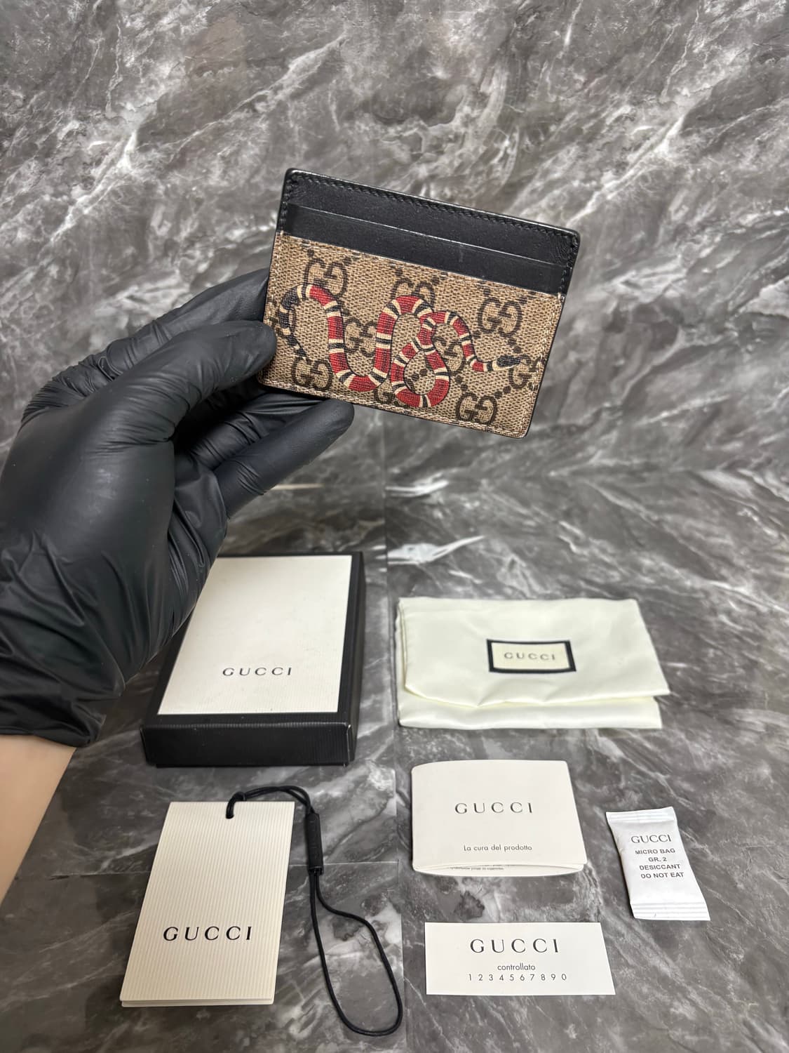 구찌 베스트리에 킹스네이크 카드지갑 상품이미지1