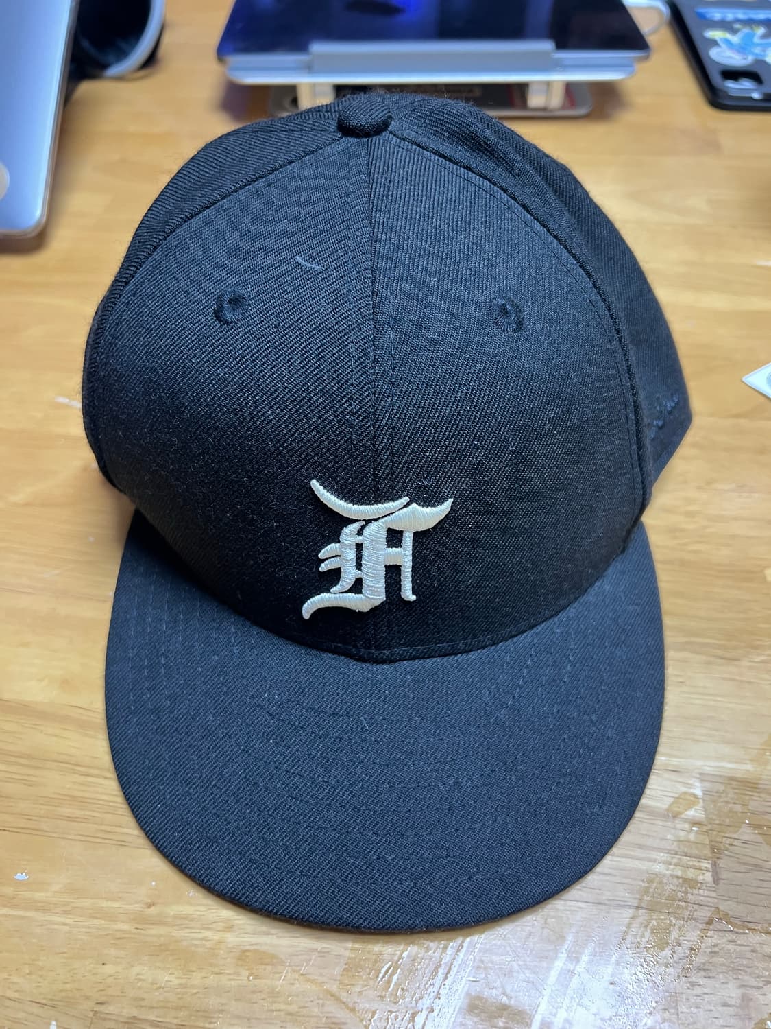 뉴에라 X 피어오브갓 에센셜 울 캡 • 블랙 • 7  1/2 상품이미지1