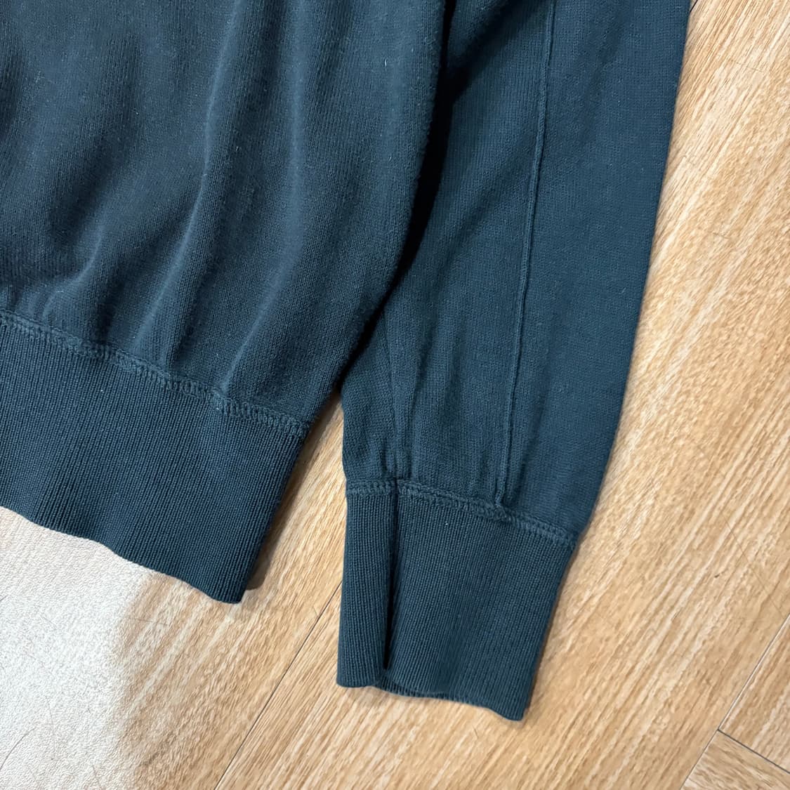 씨피컴퍼니 절개 디테일 니트 상품이미지5