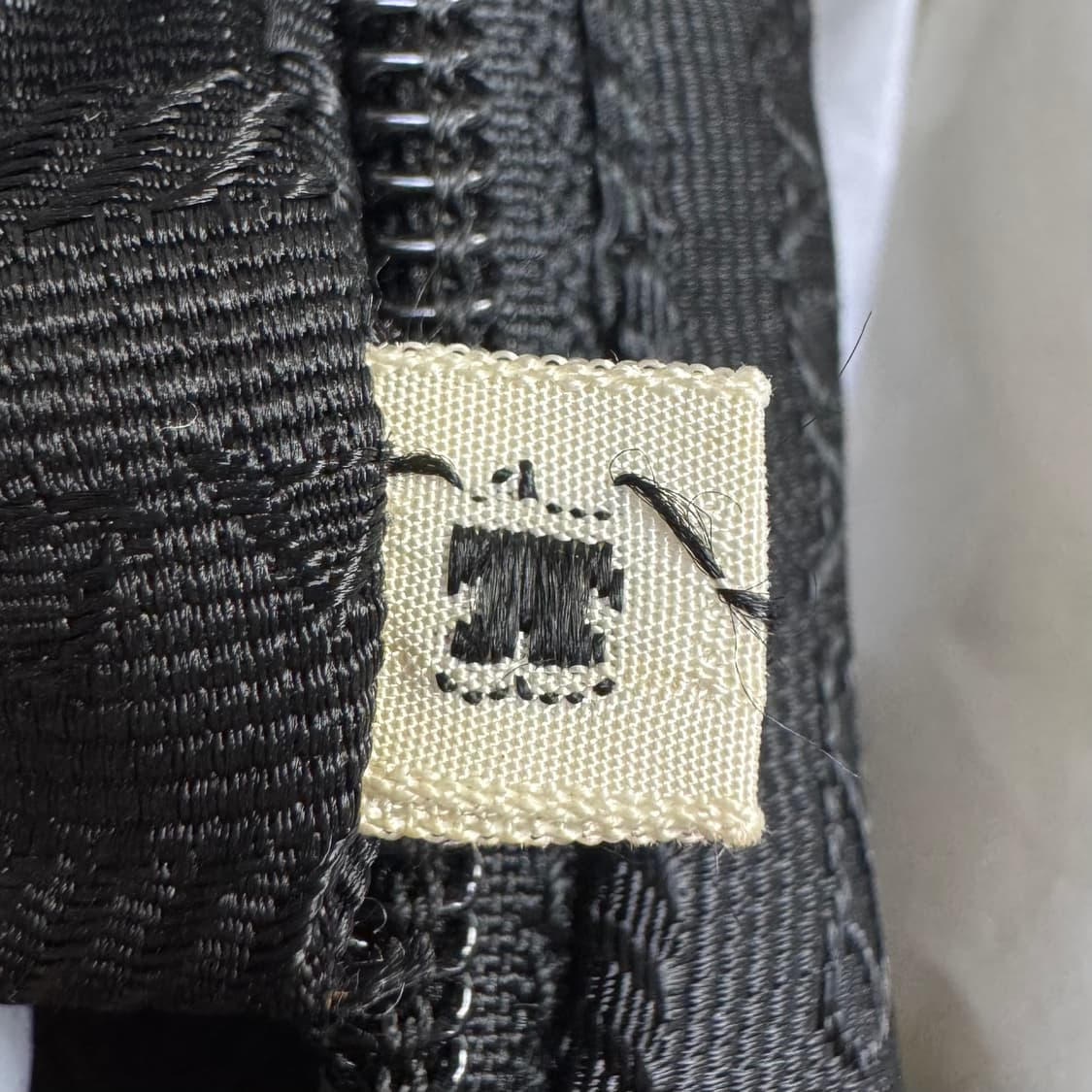 프라다 삼각로고 나일론 백팩 블랙 (B4650) 상품이미지10