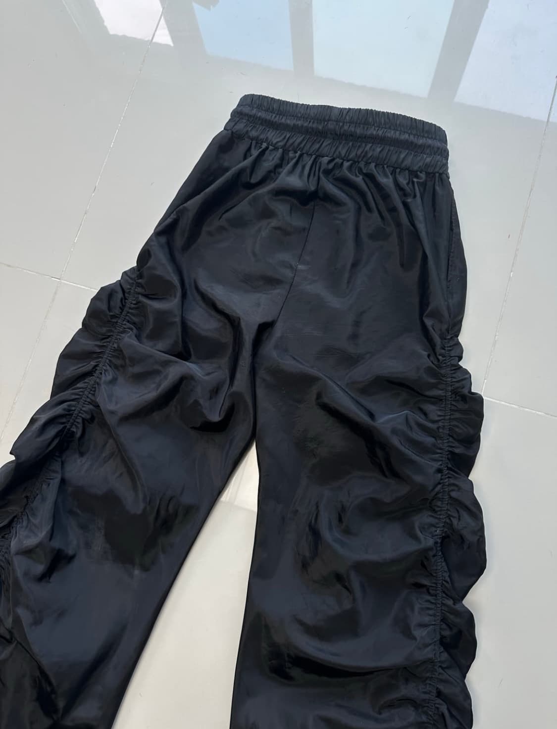 블랙 셔링 디테일 팬츠 상품이미지2