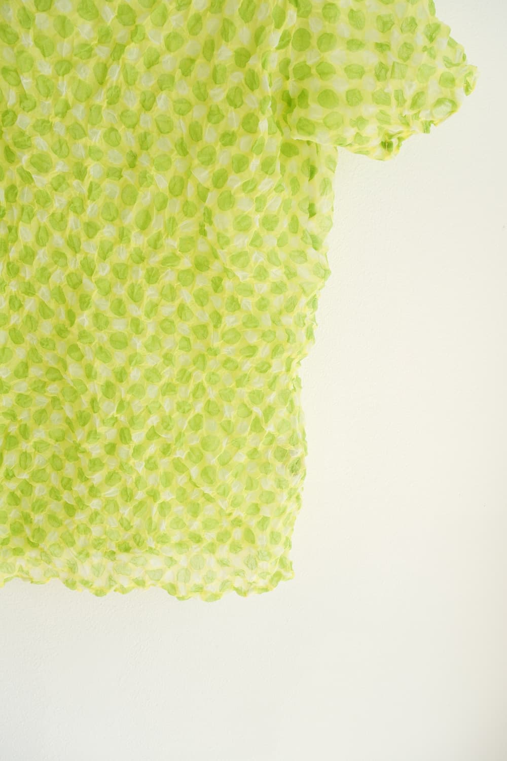 Wrinkled lime green dot top 상품이미지8