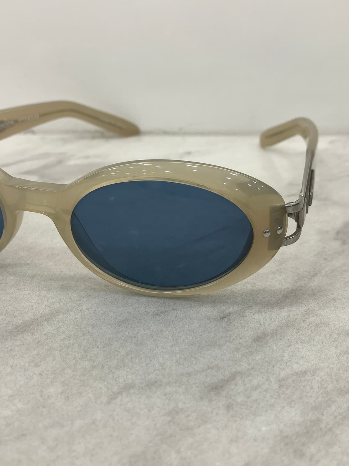 보이런던 Boy London 반투명 블루틴트 오벌 선글라스  상품이미지5