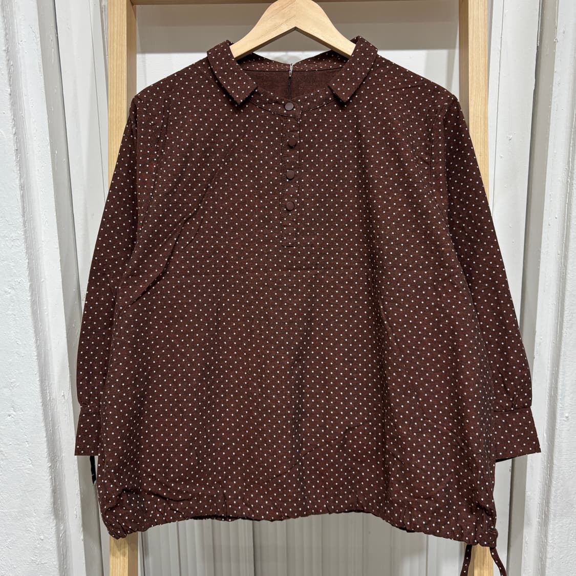 [새상품] 버튼 도트 스트링 긴팔티 상품이미지4