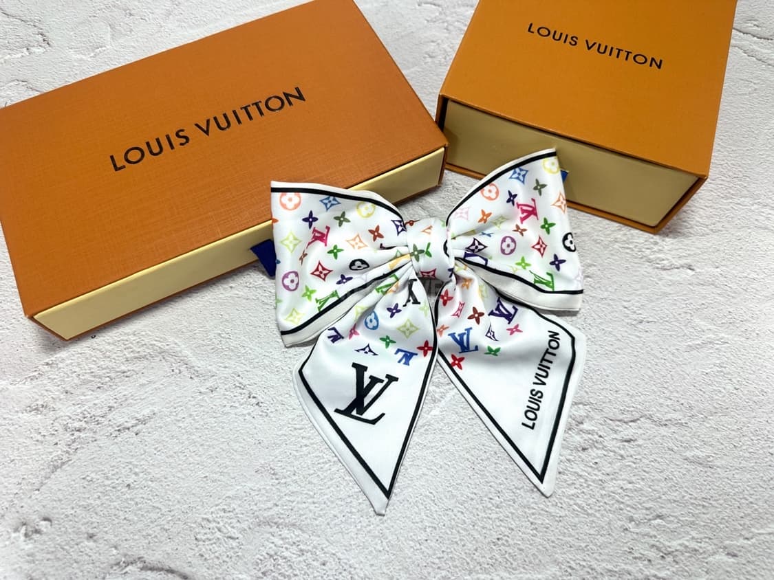 루이비통 화이트 & 멀티컬러 리본 헤어핀 상품이미지2