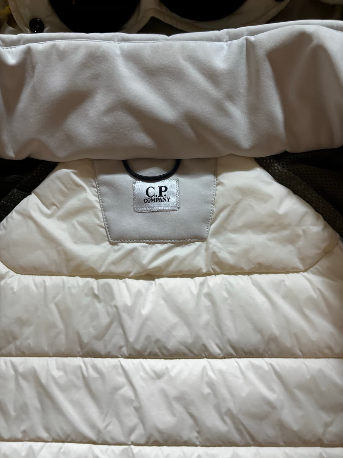 Cp컴퍼니 고글 경량패딩 상품이미지5