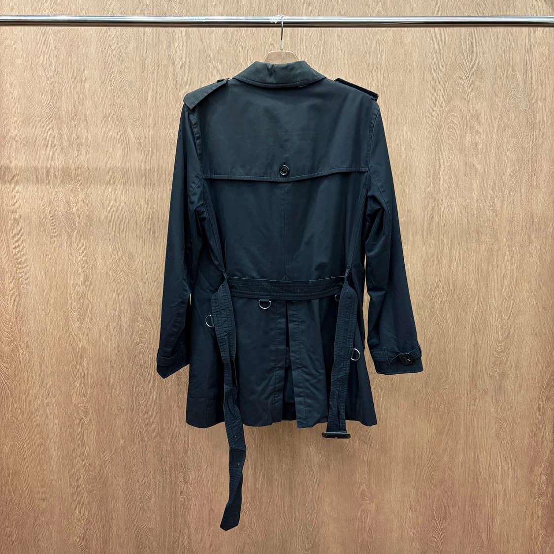 버버리 런던 클래식 트렌치 하프 코트 어깨 견장 허리 벨트 디테일 블랙 상품이미지3