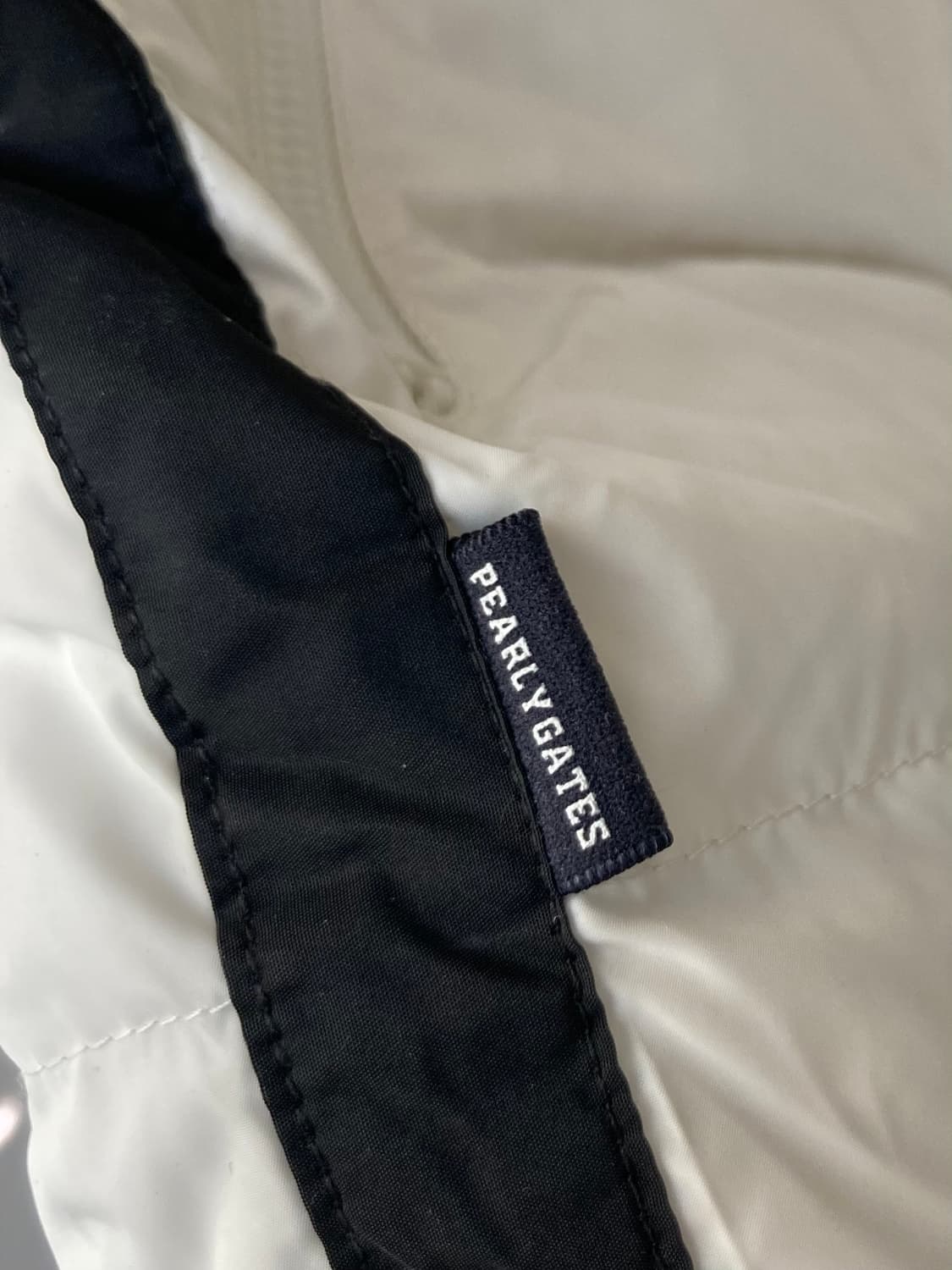 새상품) 파리게이츠 여성 퀼팅 구스 숏팬츠 화이트 상품이미지4