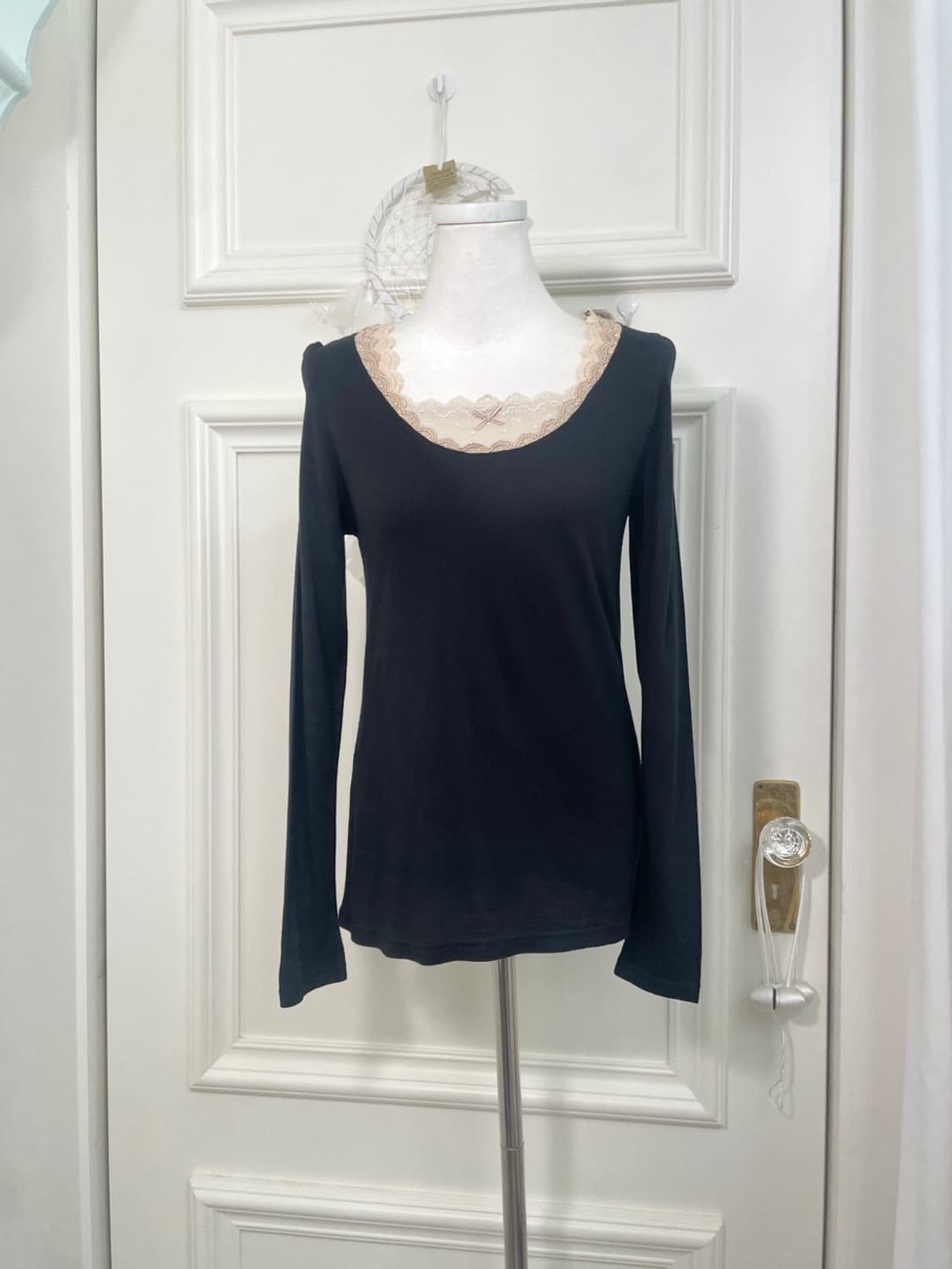 black cotton lace point long sleeve top 상품이미지1