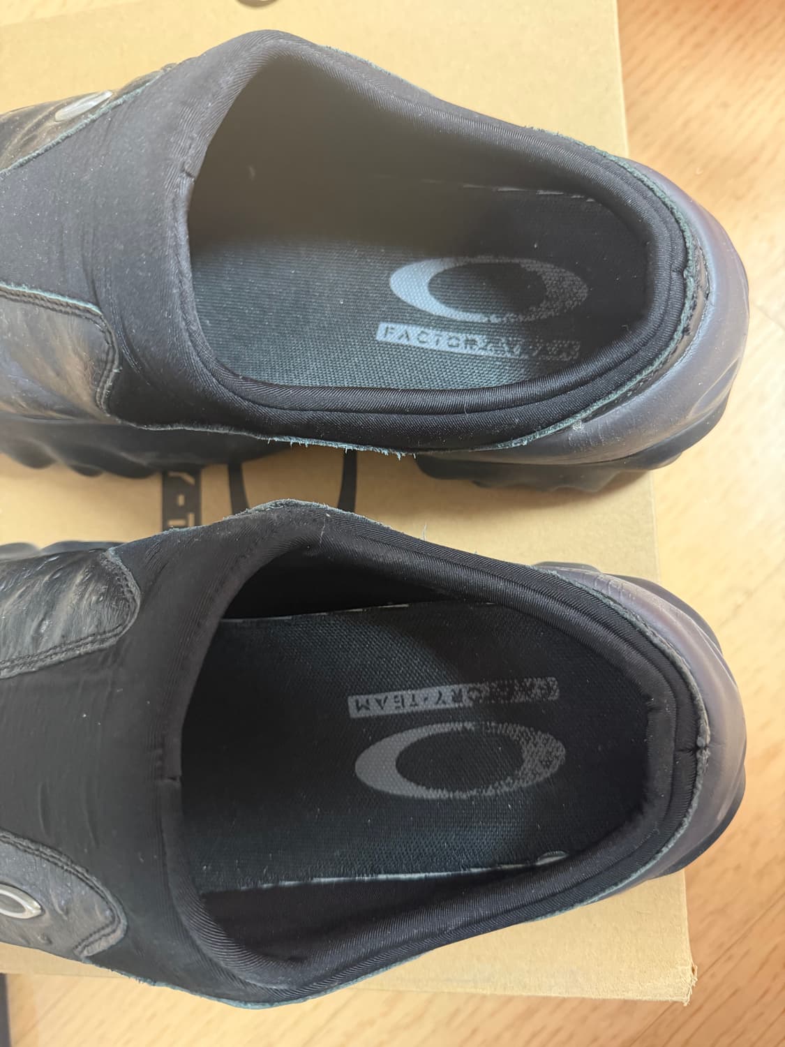 오클리 팩토리팀 뮬 블랙 270 상품이미지3