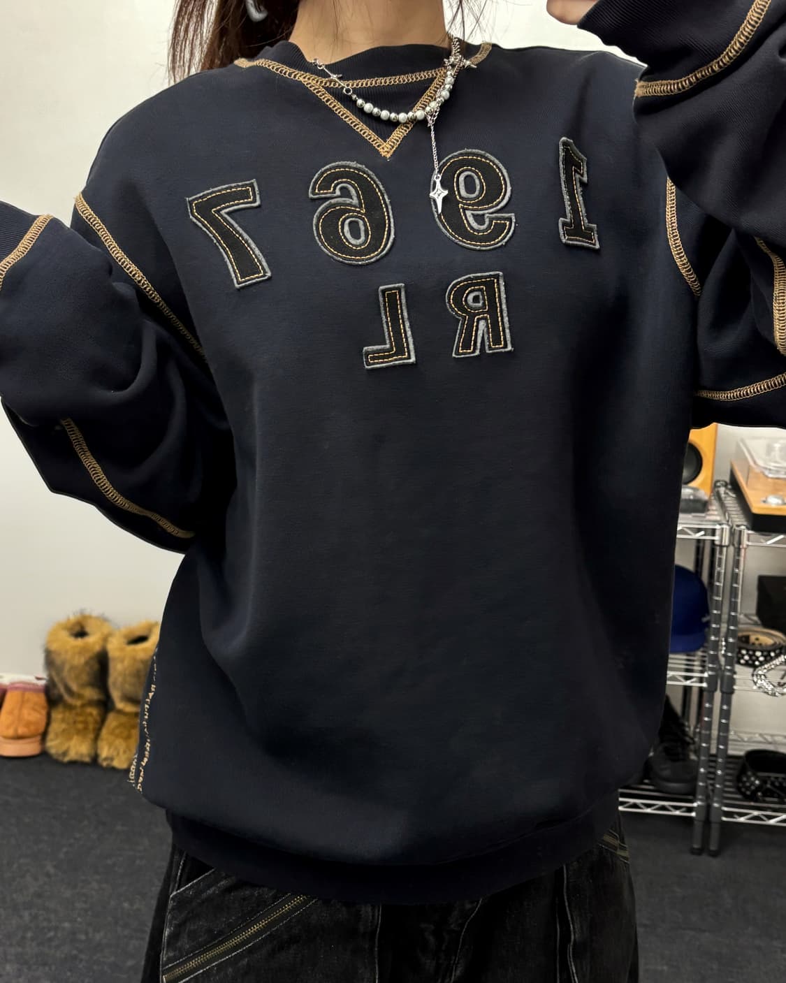 폴로 진스 아플리케 로고 맨투맨 블랙 상품이미지2