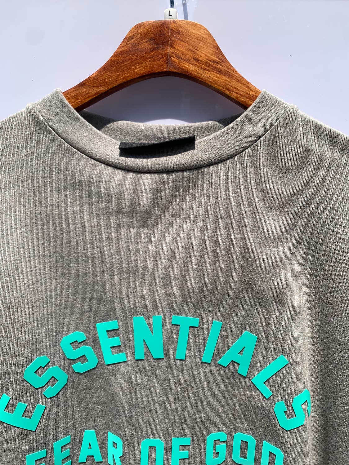 ESSENTIAL 상품이미지4
