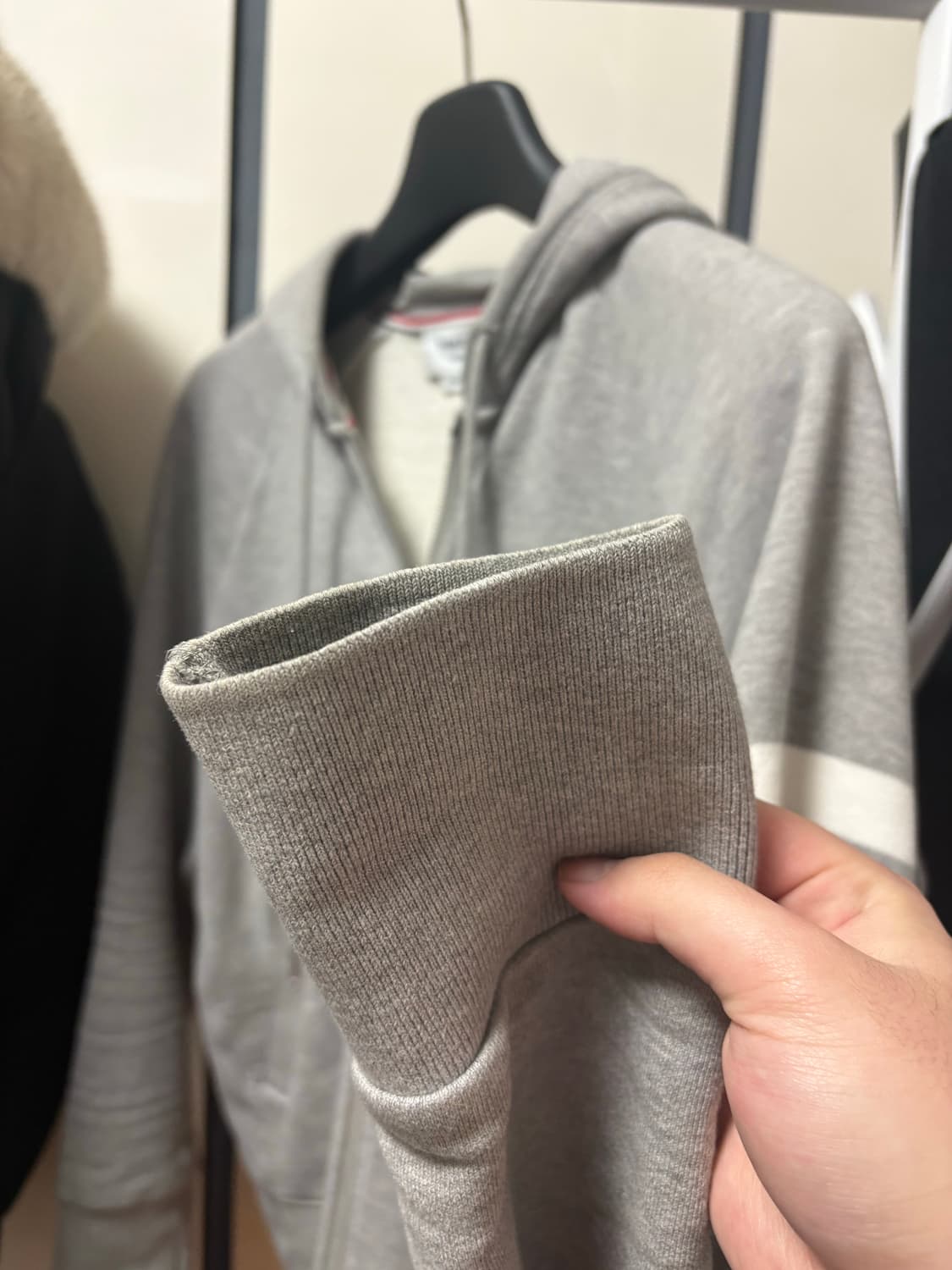 톰브라운 사선 후드집업 그레이 4사이즈 상품이미지3