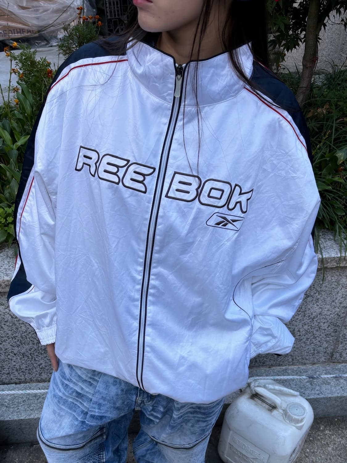 90s 올드스쿨 REEBOK 화이트 스펠로고 윈드브레이커 상품이미지3