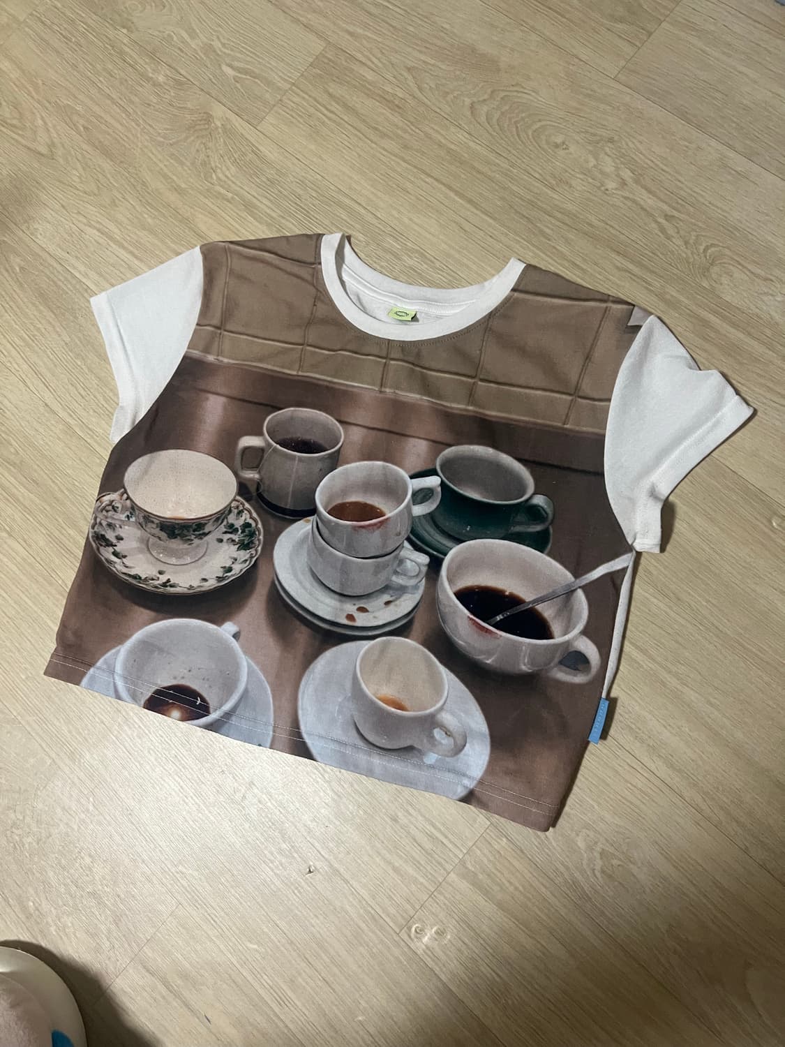 시눈 Caffeine T-shirt 크롭 라운드넥 반팔티 폴리스판으로 편 상품이미지4