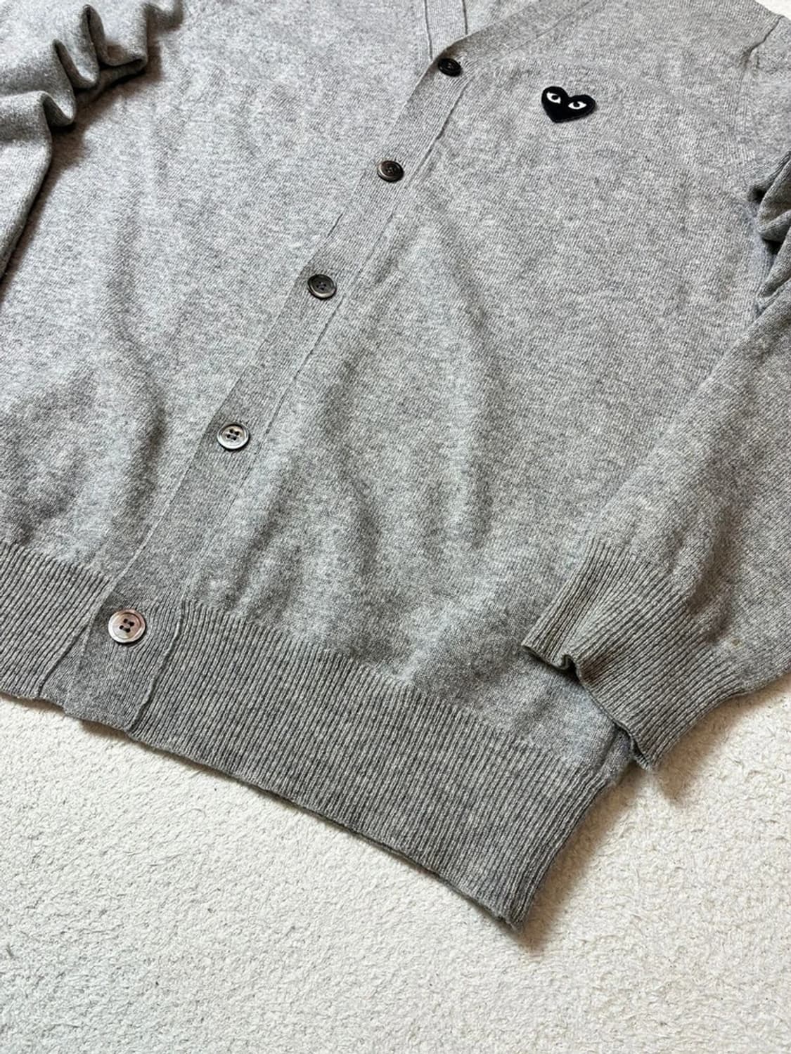 꼼데가르송 하트 로고 니트 가디건 PN7154 상품이미지3