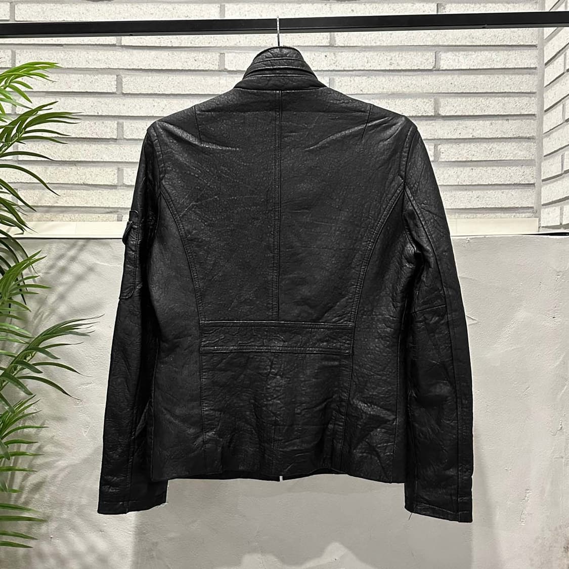  KR VINTAGE 양가죽 레더 자켓 하이넥 4포켓 견장 디테일 블랙 상품이미지3