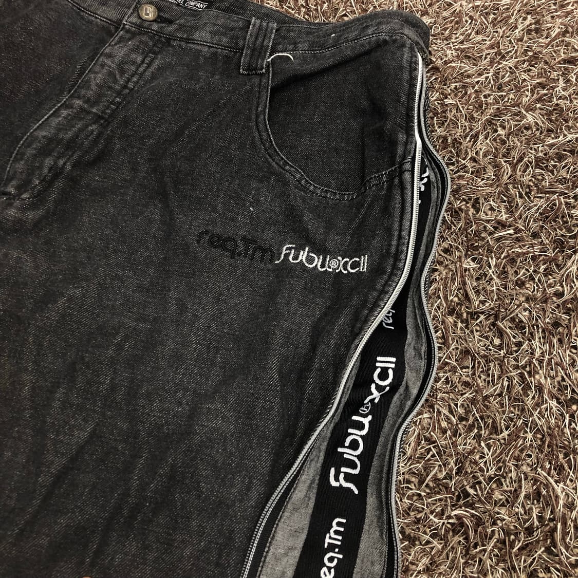 후부 사이드 지퍼 오픈 테이프 로고 와이드 데님 팬츠 상품이미지3