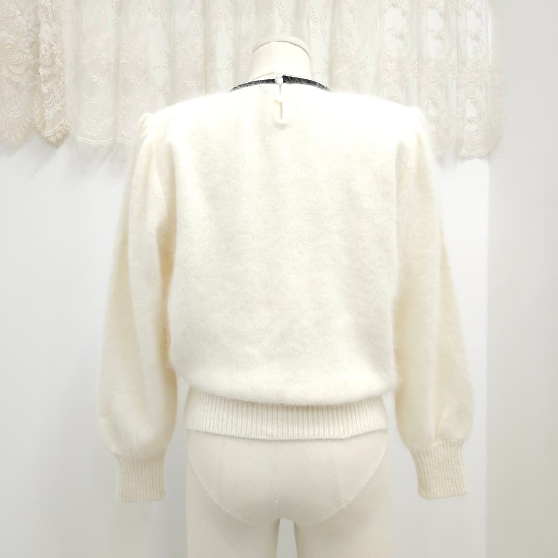 아이보리 벨벳 아플리케 포인트 니트 상품이미지2