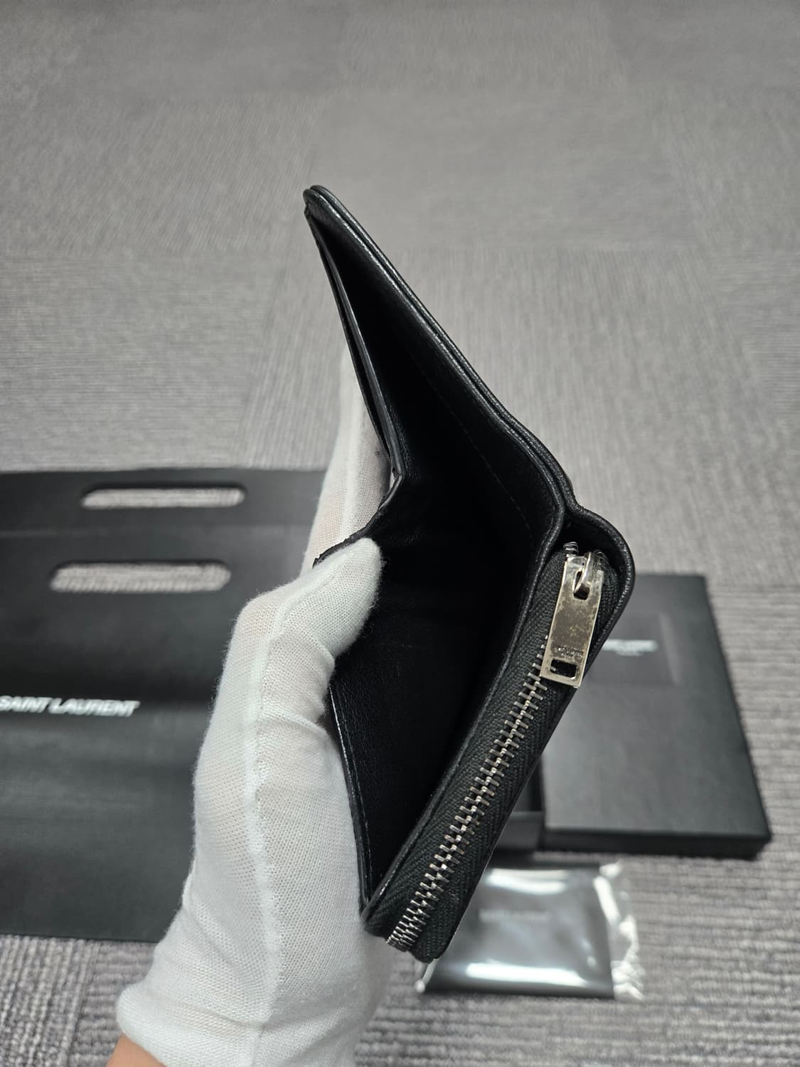 [특가][정품] 입생로랑 지퍼어라운드 반지갑 상품이미지6