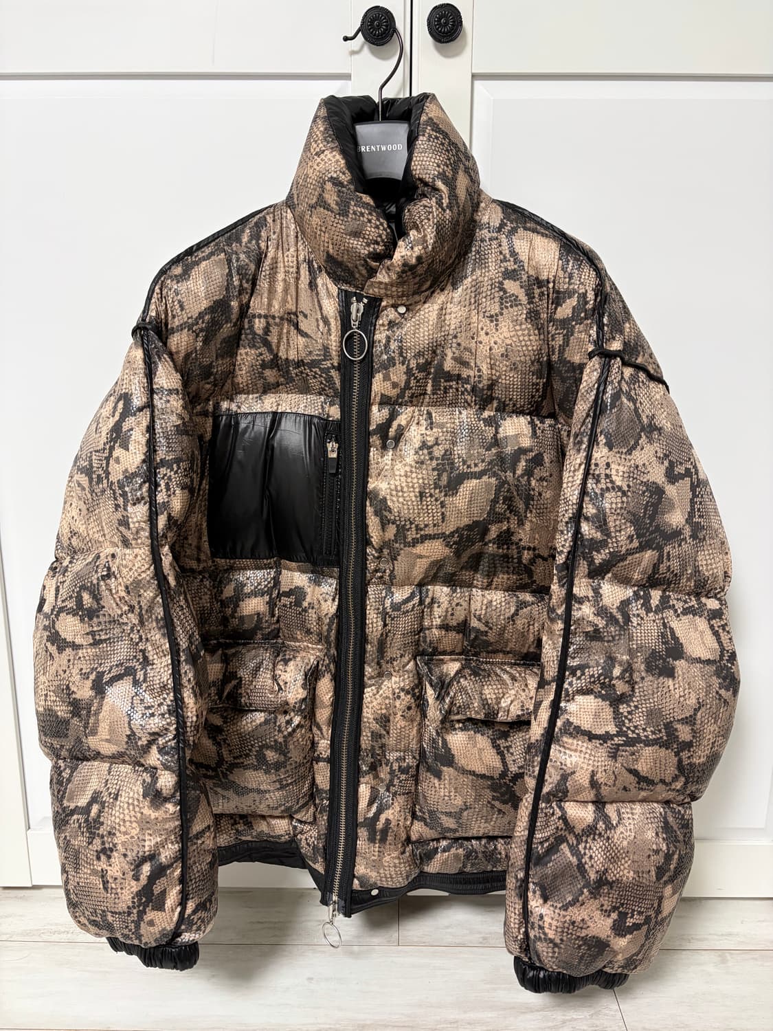 앤더슨벨 Andersson Bell 노아 파이톤 리버시블 다운 패딩 L 상품이미지1