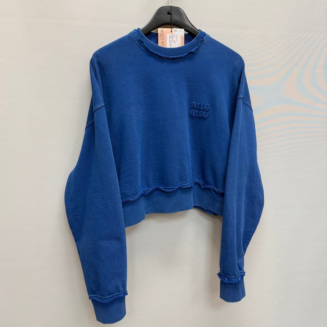 미우미우 자수 코튼 맨투맨 (크롭 오버핏)  상품이미지2