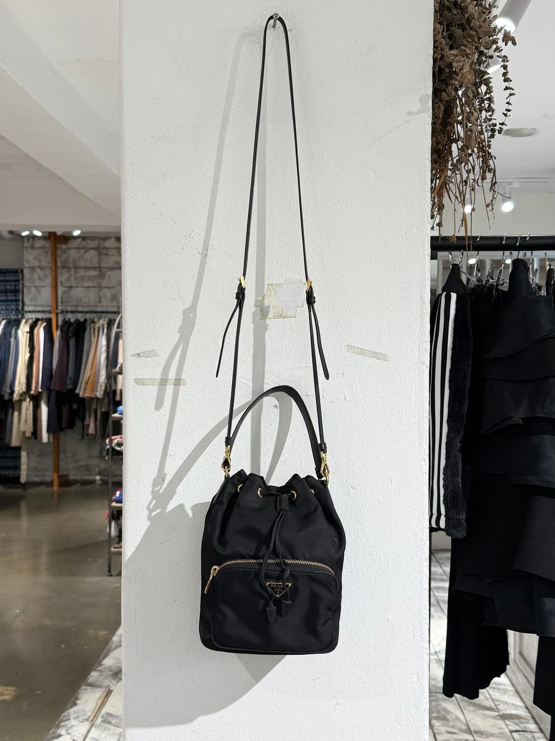 프라다 블랙 듀엣 포코노 리나일론 버킷백 상품이미지3
