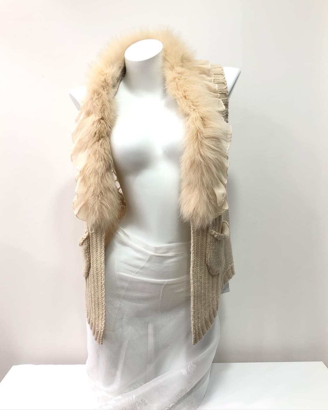 fox fur lace&back detail knit vest  상품이미지3