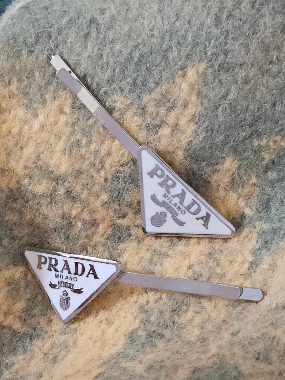 프라다 빈티지 업사이클링 헤어핀 세트 화이트 상품이미지1