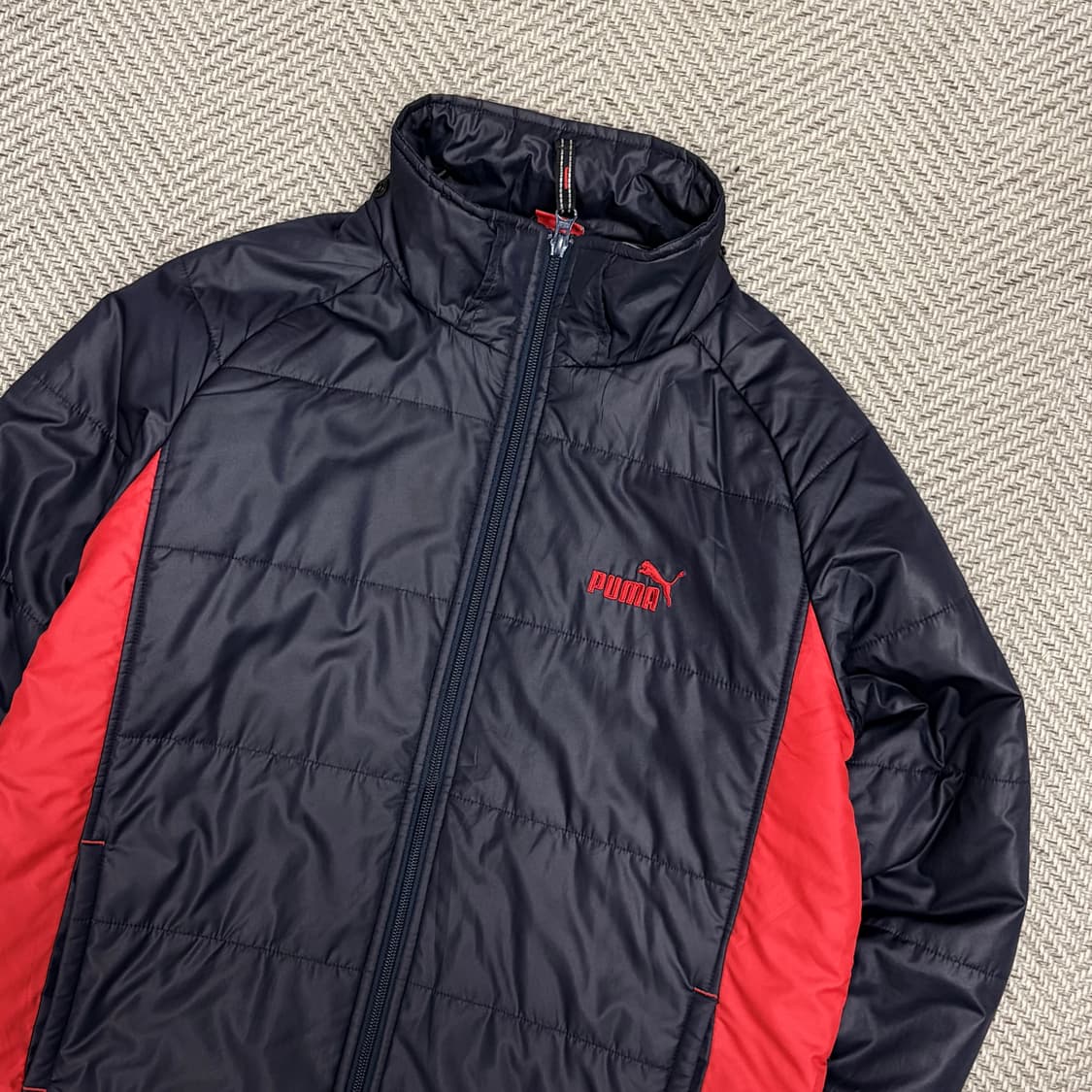 푸마 배색자수로고 라이트패딩 v1033 상품이미지3