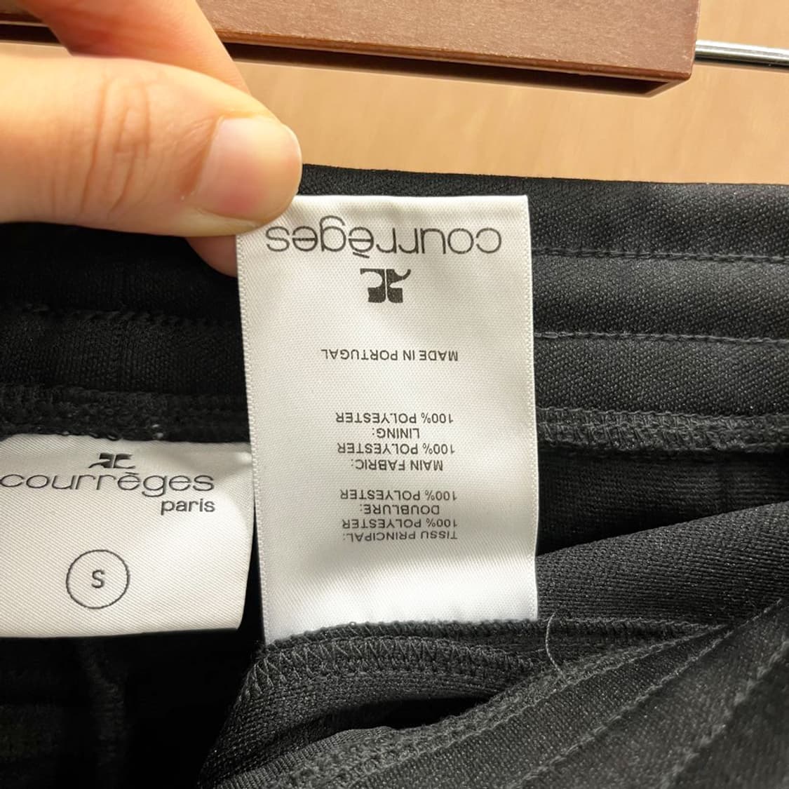 꾸레쥬 트레이닝 팬츠 로고 자수 지퍼 포켓 밴딩 디테일 부츠컷 블랙 상품이미지8